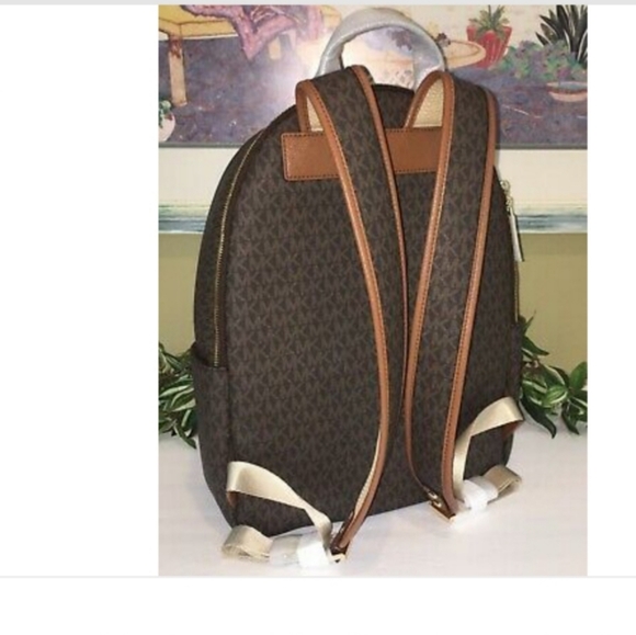 MICHAEL KORS LARGE BACKPACK - Picture 10 of 13